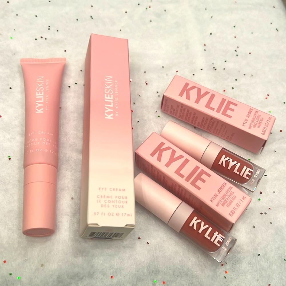 New! Bundle Kylie Eye Cream and two deluxe sample lipstick 808